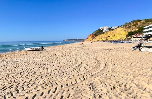 Casa Dourada - Golden Beach Apartment with stunning ocean views. Pets accepted.