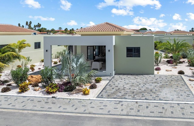Casa Eloi: tropical comfort at a resort within walking distance of Mambo Beach