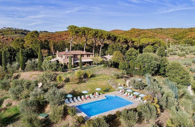 Casa Erbetta D: A characteristic and welcoming apartment that is part of an ancient country house surrounded by the greenery, with Free WI-FI.