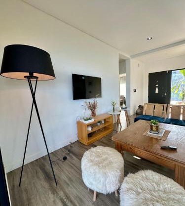 Casa familiar a la laguna en San Sebastian, Escobar, 3 dormitorios, jardín, pileta, parrilla y canoas