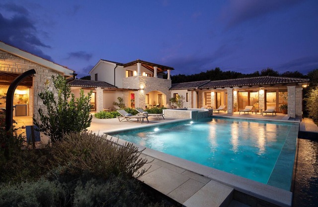 Casa Ginetto for 8 people near Pula with infinity 45 m2 and extra kids pool & large garden