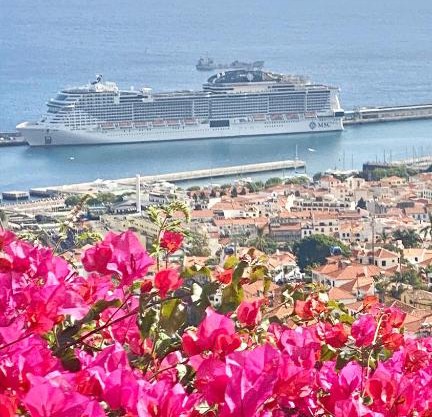 Casa ideal para famílias com vista mar desafogada