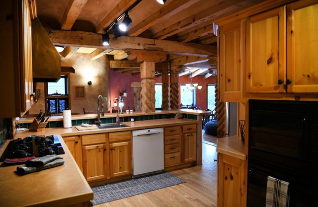 Casa in the Canyon - Mountain views, privacy and comfort