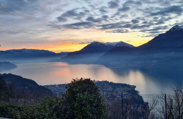 CASA "INCANTO" Charming house with breathtaking views of Lake Como.