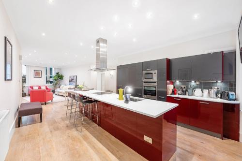 Casa Italia near Hyde Park & Kensington High Street - Wifi & Washing Machine - FREE Luggage Storage Available Nearby