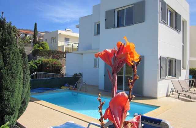 CASA IVA 3 bedroom, 3 bathroom House with swimming pool and sea views
