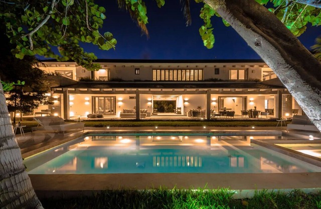 Casa Ixchel Luxurious Oceanfront Regal Estate in the Caribbean Sea