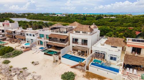 Casa Javi- Ocean Front located Mid Isla Mujeres