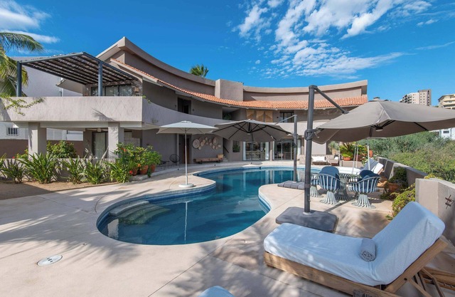Casa Lulú: Oasis with Pool and Panoramic Terrace