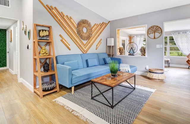 Casa Luna- Unique Lakefront Home