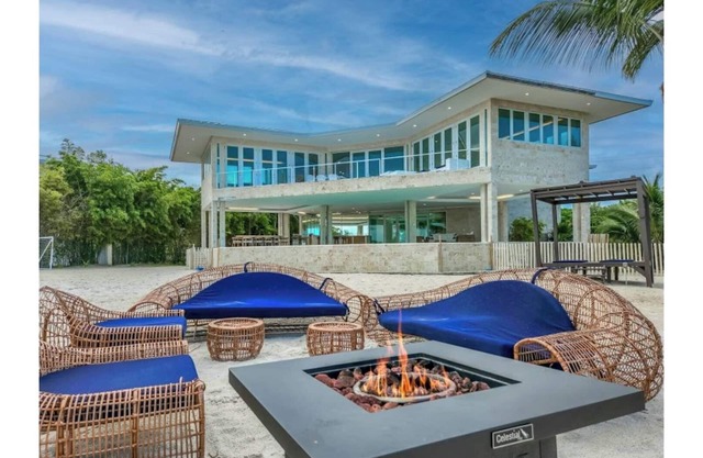 Casa Mare 5 bedroom 6 bath Tropical Oasis on the O