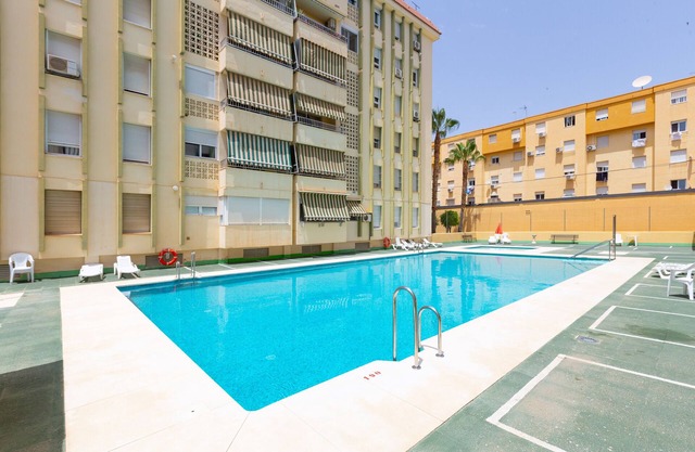 CASA MARINA - Beautiful apartment with community pool and close to the sea. Free WiFi.