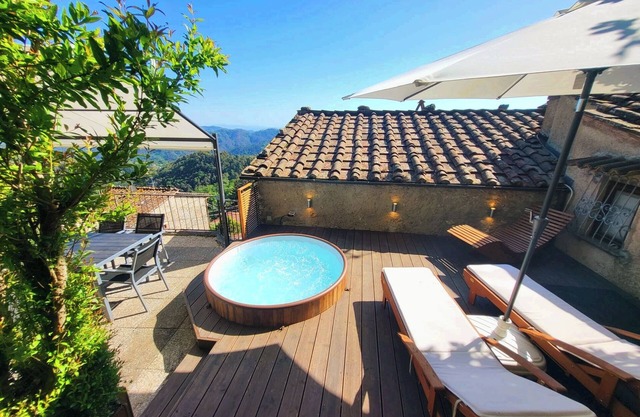 Casa Melograno. 3 bedrooms, 2 bathrooms, Spa-pool, patio, sea & valley views