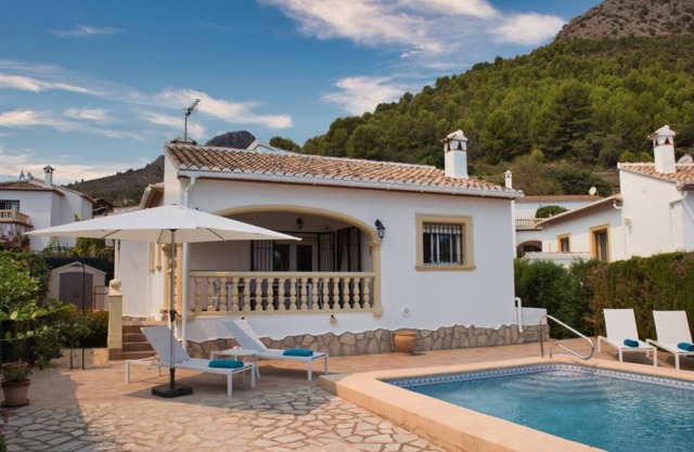 Casa Monte Cabal - detached villa with garden and private pool.