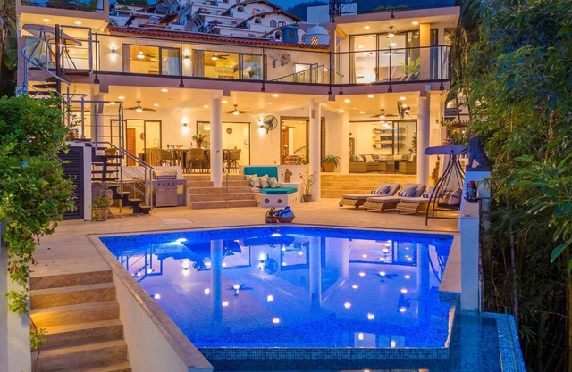 CASA MORADA - PUERTO VALLARTA,MXnBeachfront-11 BEDROOMS/16,000 SFT/20 + GUEST