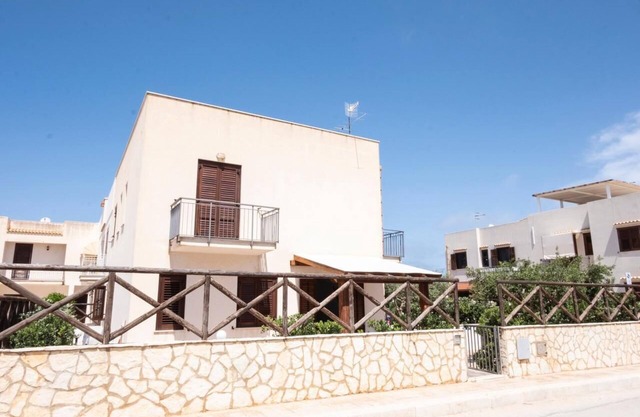 Casa Orchidea Bianca with large equipped veranda
