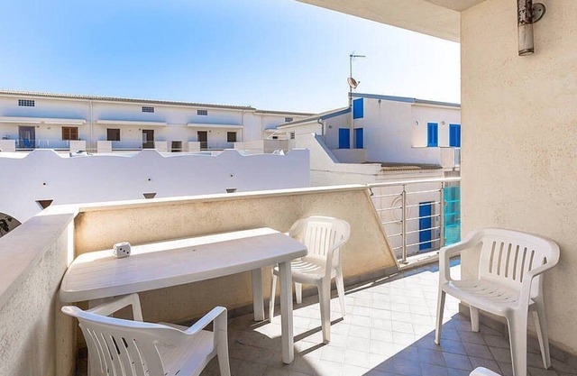 Casa Pistacchio A: A cozy apartment situated at a few steps from a sandy beach, with Free WI-FI.