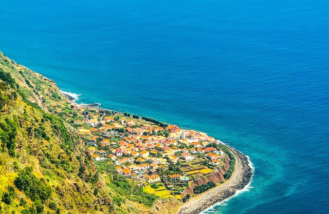 Casa Pontinha, Seafront Villa, with Private Pool in Jardim do Mar
