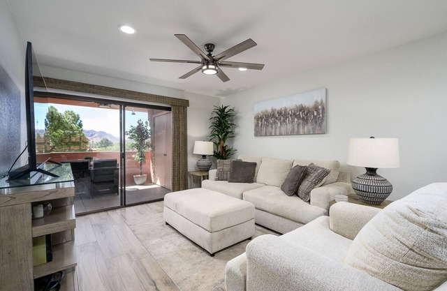 CASA PRIMO - Anasazi- Updated Penthouse with Views of the Mountains