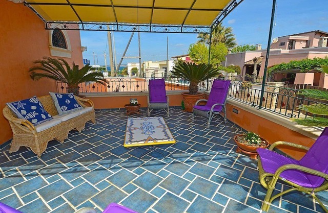 Casa Ria B: A welcoming two-story apartment that is part of a villa situated at a short distance from the beach, with Free WI-FI.