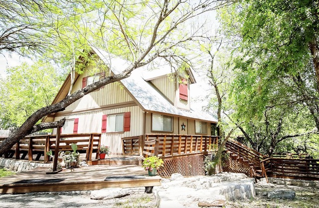 Casa Rio River House @ Casa Rio Rentals- River Front, Pet Friendly in Concan