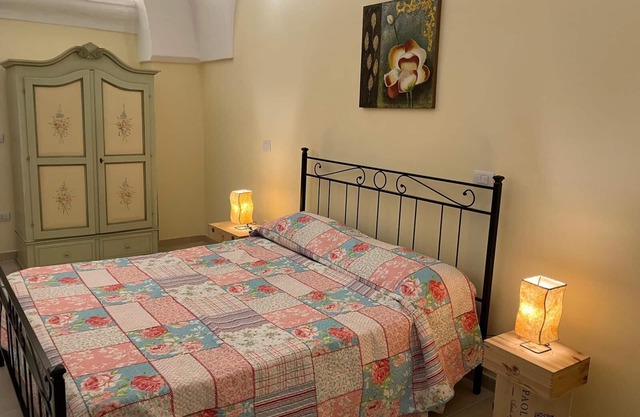 CASA ROSALBA Typical southern house with vaulted roof a few miles from the beautiful