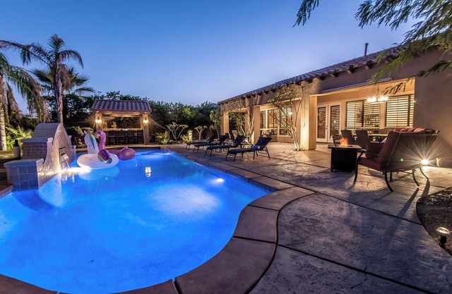 Casa Royale - Luxury Vacation Home w/Pool Table