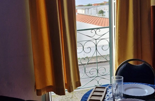 Casa São Pedro - Studio Centro da Vila, a 5 m de Praias, Comércio, Restaurantes