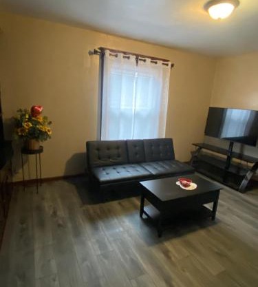 Casa ubicada 6 minutos del centro 6 minutes to Downtow No permited partys or smoking