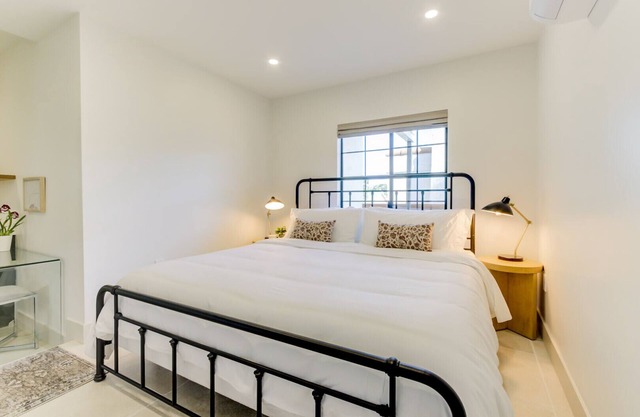 Casa Valerio Unit 6A-Boutique Suite in Downtown Santa Barbara