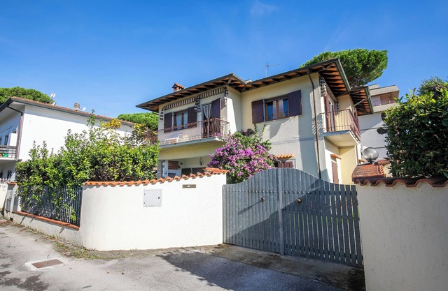 Casa Vittoria 800m from sea, Forte dei Marmi, Italy