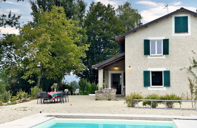 Casale Bera, hills view, private pool and garden