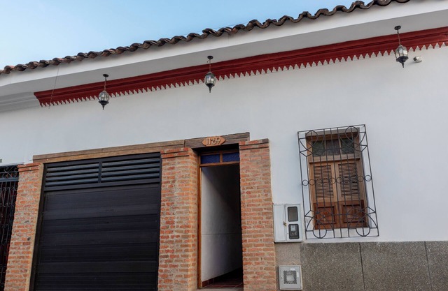 Casas Encanto Buga 1 Block from La Basilica TV, AC and private bathroom