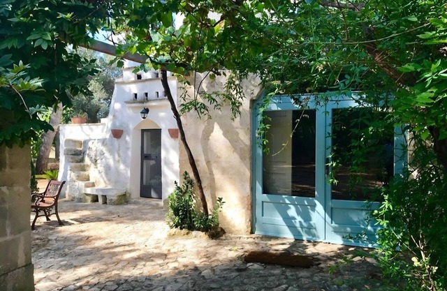 Casina Misa, Trullo with Swimming Pool, Wifi, Apulia, Italy