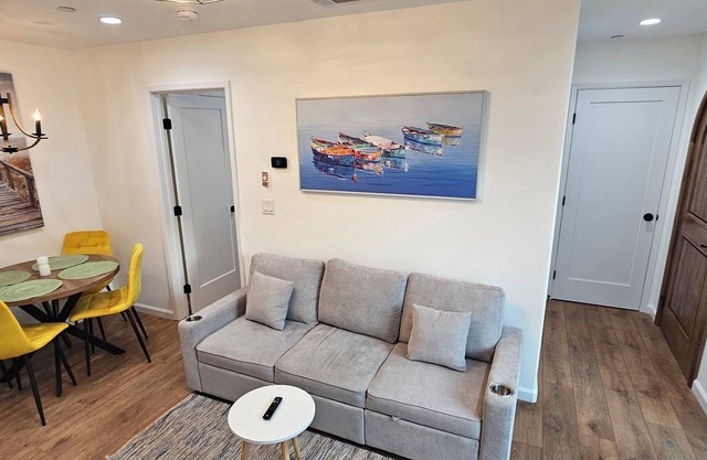 Casita Near Universities, College, Shopping, Restaurants