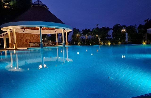 CASTLE BAYVIEW RESORT & SPA