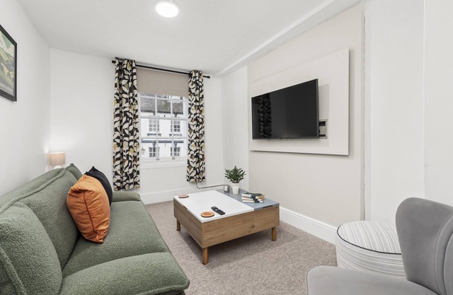 Castle Cottage Arundel | By My Getaways