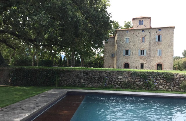 Castle twelfth renovated, luxury, charm, comfort, swimming pool, 15 mn sea, sleeps 25