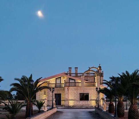 Castlehawk Resort