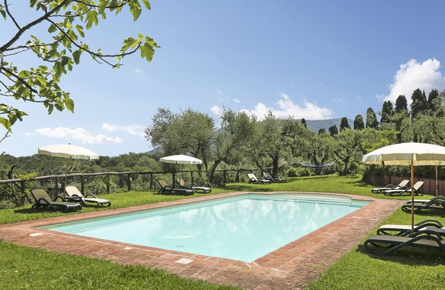 Castor & Pollux House in a splendid estate with a pool on the hills of Lucca