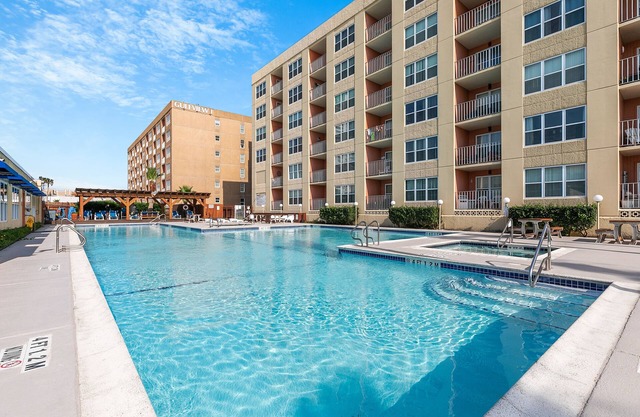 Casual Affordable Family Condo in the Resort District Close to Beach!