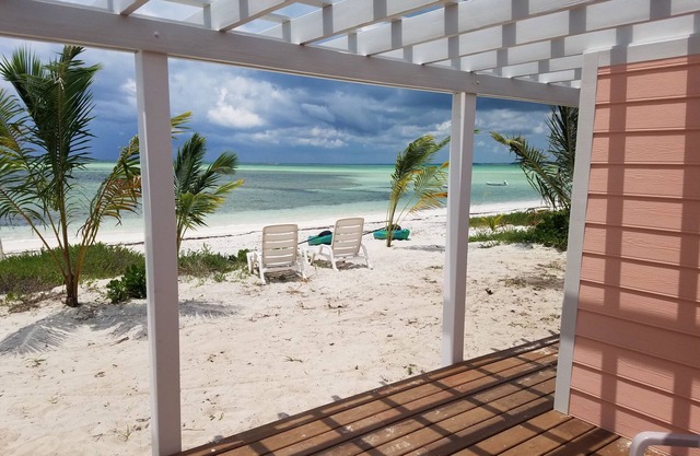CASUARINA SEA BREEZE - BEAUTIFUL Beachfront Home-Including 16' Skiff