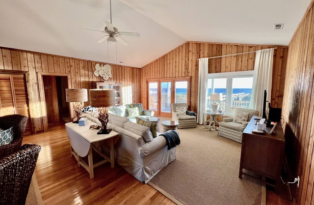 CASWELL BEACH Oceanfront Home DOG FRIENDLY Linens/Beds Made BEACH AMENITIES n