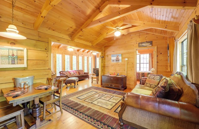 Cataloochee Ski Day Trips! Hot Tub Haven in Marion