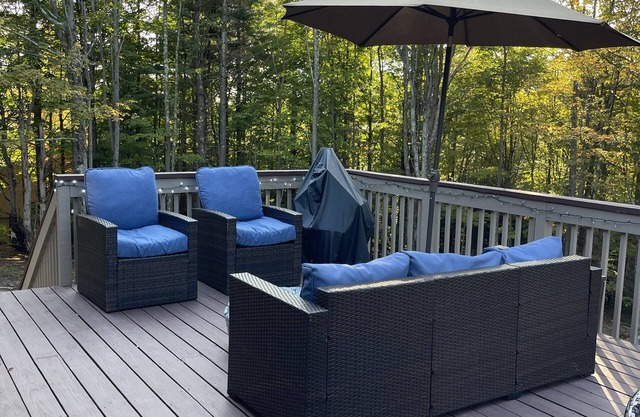 Catskill MTN House w/Hot Tub and Large Outdoor Decks, fire-pit, close to hiking