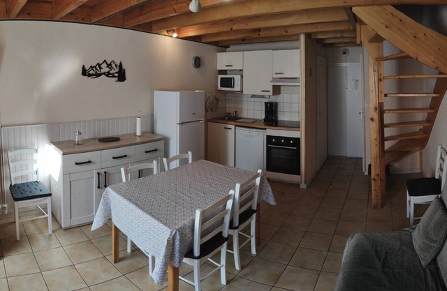 CAUTERETS, beautiful T3 in residence, 4/6 people, 2 bedrooms, private parking.