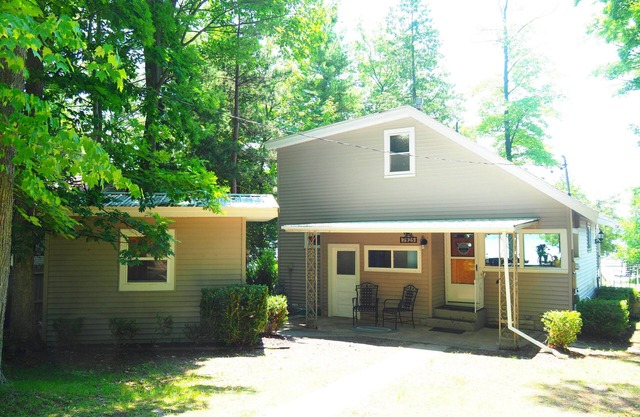 Cavalier Cottage - PRIVATE WATERFRONT COTTAGE W/HUGE DOCK AND 4 KAYAKS!