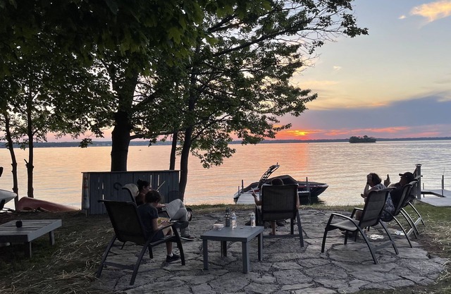 Cayuga Lakefront Home - Large Yard - Firepit Patio - Island View - Walk To Town