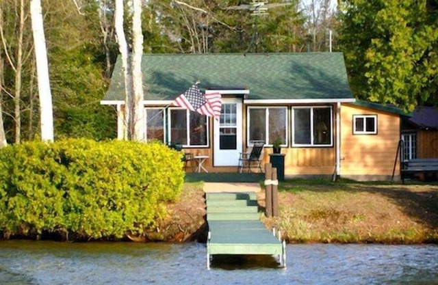 Cedar Bay Cottage - a Lakefront Log Cottage in a Secluded Wilderness Setting
