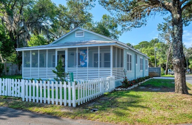 Cedar Cottage - Historic Charm in Cedar Key